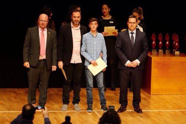 Antonio Guirao, del colegio Monte Azahar torreño, premio regional a la mejor redacción de mérito deportivo - 1, Foto 1