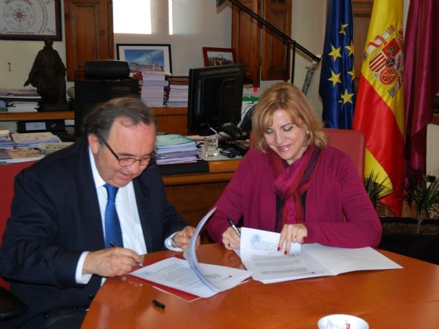 La Consejería de Familia y la UMU ponen a disposición de los alumnos con discapacidad auditiva un servicio de intérpretes de signos - 1, Foto 1