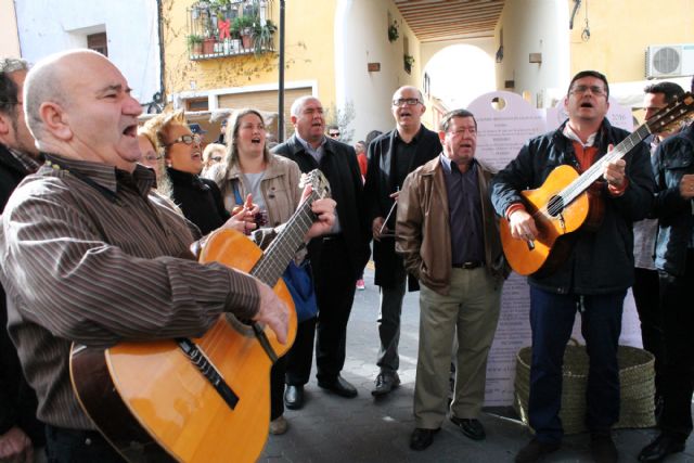Centenares de personas visitan 'El Zacatín', el primero del año dedicado a la música de raíz y en el que se pudo ver la recreación de un Belén Viviente - 1, Foto 1