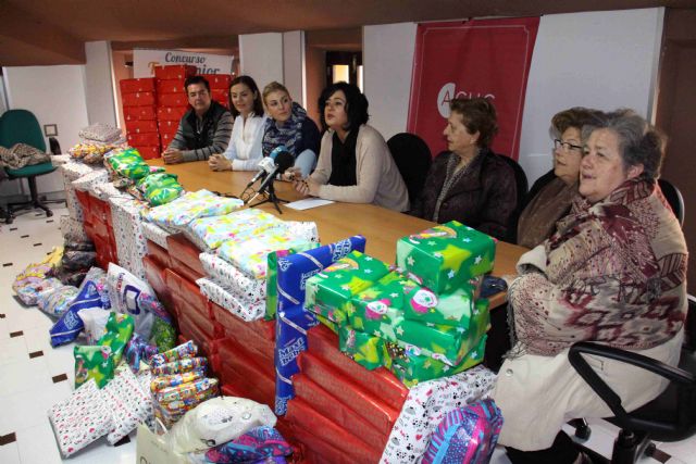 Cáritas y Cruz Roja reciben más de 200 juguetes gracias a la iniciativa 'Luces Solidarias' - 2, Foto 2