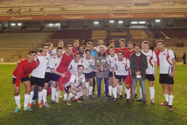 Estudiantes de Medicina de la Universidad de Murcia ganan torneo de fútbol a beneficio contra el cáncer - 1, Foto 1