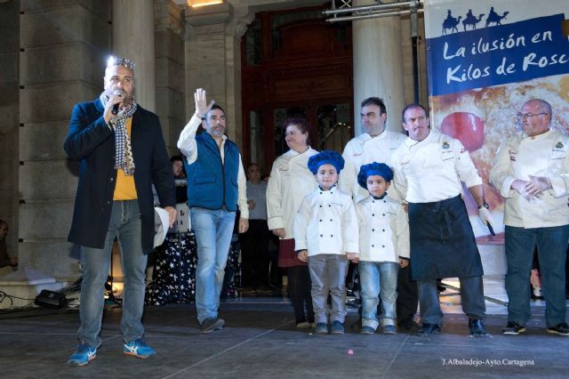 La COPE y el Ayuntamiento de Cartagena repartieron más de 5.000 raciones de roscón - 4, Foto 4