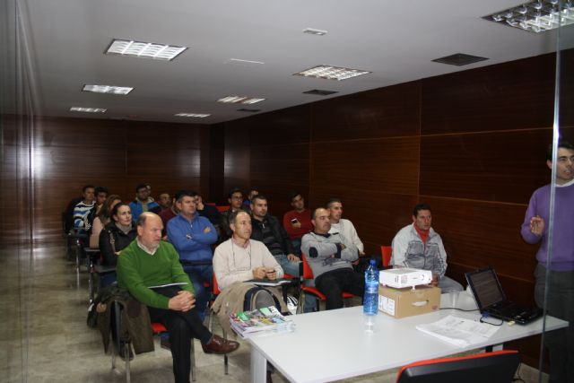 Se celebra la charla sobre las ayudas destinadas a los jóvenes agricultores para la creación de empresas agrarias y la inversión de sus explotaciones - 1, Foto 1
