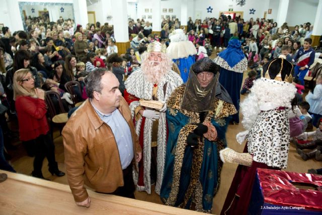 El local social del Ensanche recibió a los Reyes Magos - 4, Foto 4