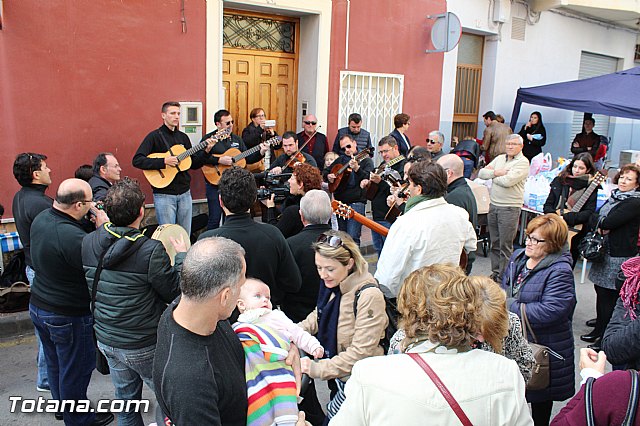 El III desayuno solidario a beneficio de Critas recaud unos 50 Kg de comida y 65 juguetes - 1