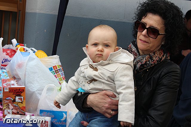 El III desayuno solidario a beneficio de Critas recaud unos 50 Kg de comida y 65 juguetes - 17