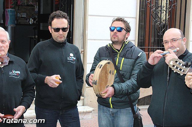 El III desayuno solidario a beneficio de Critas recaud unos 50 Kg de comida y 65 juguetes - 33