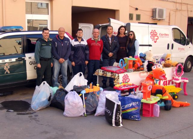 La Guardia Civil realiza una colecta de juguetes a favor de Cáritas - 1, Foto 1