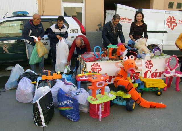 La Guardia Civil realiza una colecta de juguetes a favor de Cáritas - 2, Foto 2