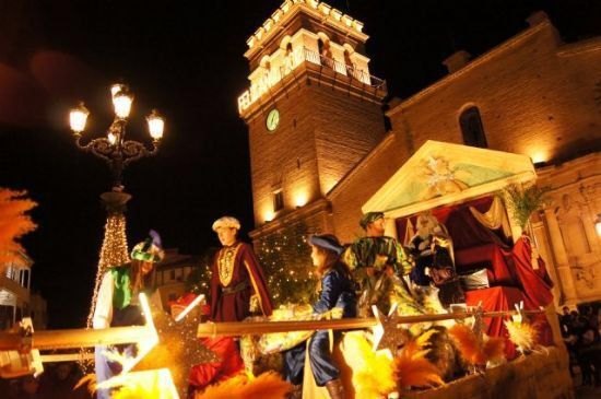 Más de 400 personas y seis peñas de baile y animación participan en la Cabalgata de Reyes, Foto 1