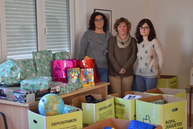 Entrega de juguetes solidarios a los Servicios Sociales de Jumilla - 1, Foto 1