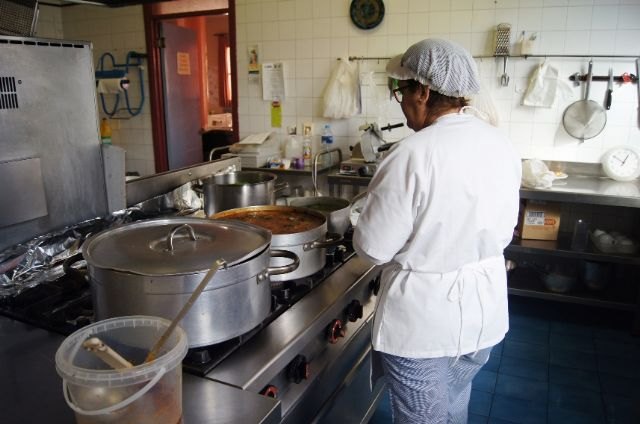 Se prorroga el contrato de servicio de comedor-catering en los Centros Municipales de Día de Personas Mayores y con Discapacidad de Totana, Foto 1