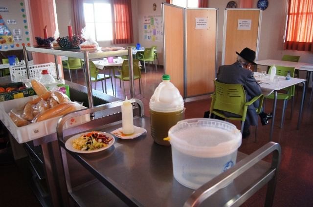 Se prorroga el contrato de servicio de comedor-catering en los Centros Municipales de Día de Personas Mayores y con Discapacidad de Totana, Foto 2