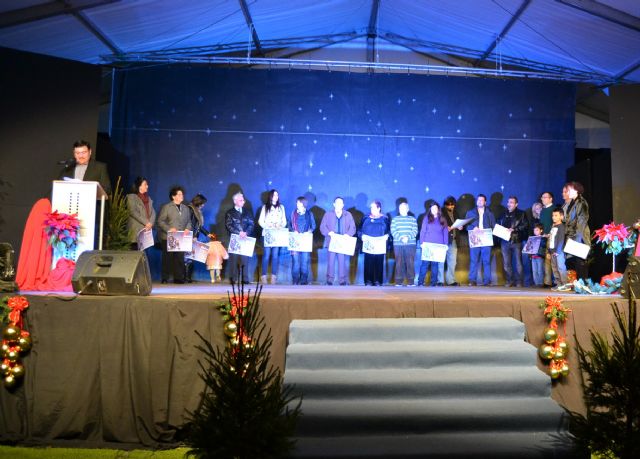 Pilar Rodríguez gana el I Concurso de Belenes y Óptica Pinatar el de mejor escaparate navideño - 2, Foto 2