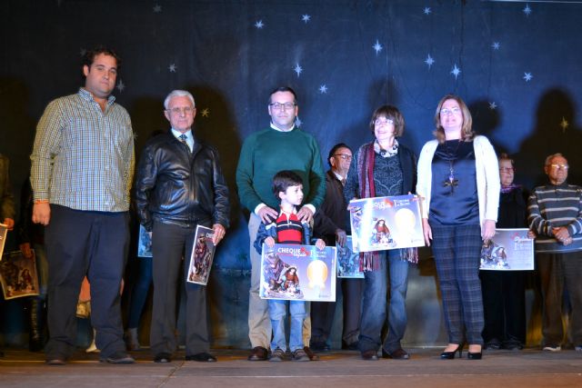 Pilar Rodríguez gana el I Concurso de Belenes y Óptica Pinatar el de mejor escaparate navideño - 3, Foto 3