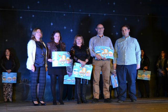 Pilar Rodríguez gana el I Concurso de Belenes y Óptica Pinatar el de mejor escaparate navideño - 4, Foto 4