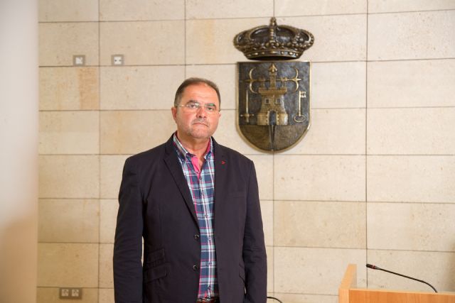 El alcalde felicita al Nazareno de Honor y Pregonero de la Semana Santa del 2016, Foto 1