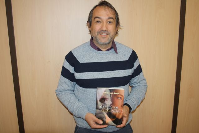 El escritor e historiador Francisco Jesús Hidalgo García  publica su novela La vida en claroscuro - 1, Foto 1