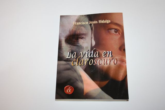 El escritor e historiador Francisco Jesús Hidalgo García  publica su novela La vida en claroscuro - 2, Foto 2