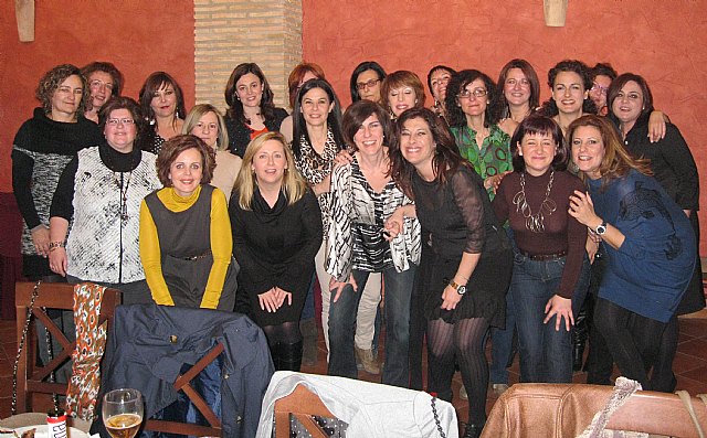 Las alumnas de la promocin 1970-1971 del Colegio “La Milagrosa” de Totana organizaron una cena con motivo del 30º aniversario - 3