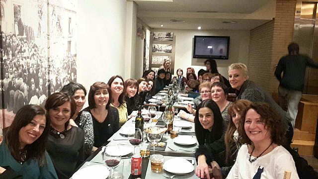 Las alumnas de la promocin 1970-1971 del Colegio “La Milagrosa” de Totana organizaron una cena con motivo del 30º aniversario - 5