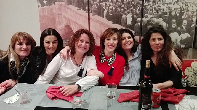 Las alumnas de la promocin 1970-1971 del Colegio “La Milagrosa” de Totana organizaron una cena con motivo del 30º aniversario - 7