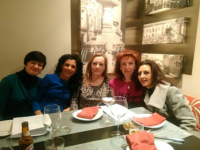 Las alumnas de la promocin 1970-1971 del Colegio “La Milagrosa” de Totana organizaron una cena con motivo del 30º aniversario - 11