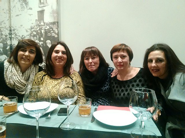 Las alumnas de la promocin 1970-1971 del Colegio “La Milagrosa” de Totana organizaron una cena con motivo del 30º aniversario - 12