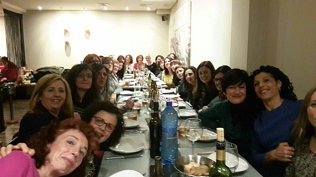 Las alumnas de la promocin 1970-1971 del Colegio “La Milagrosa” de Totana organizaron una cena con motivo del 30º aniversario - 15