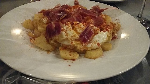 Las alumnas de la promocin 1970-1971 del Colegio “La Milagrosa” de Totana organizaron una cena con motivo del 30º aniversario - 19