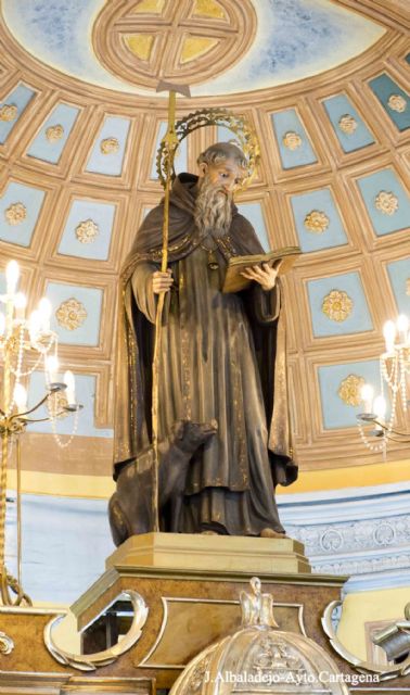La plaza de la Iglesia de San Antón se llenó de vecinos, mascotas y baile - 3, Foto 3