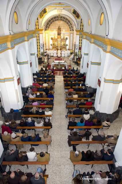 La plaza de la Iglesia de San Antón se llenó de vecinos, mascotas y baile - 5, Foto 5