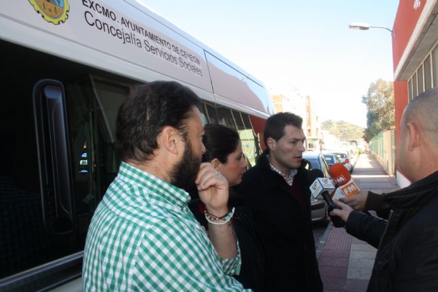 La Concejalía de Servicios Sociales adquiere un vehículo para el transporte de los usuarios del Centro de Día Virgen de las Maravillas - 2, Foto 2
