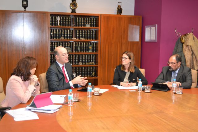 La alcaldesa de Águilas traslada al presidente de Renfe su preocupación por el futuro de los talleres de la localidad - 1, Foto 1