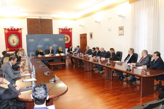 La UCAM y la Consejería de Desarrollo Económico, Turismo y Empleo acercan a empresarios nuevos retos para la transformación de la industria regional - 1, Foto 1
