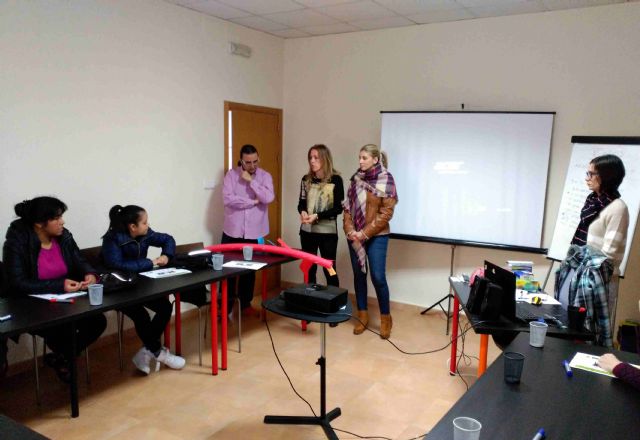 Juventud forma en la rama de la hostelería a 12 desempleados a través de un curso financiado por el SEF - 1, Foto 1