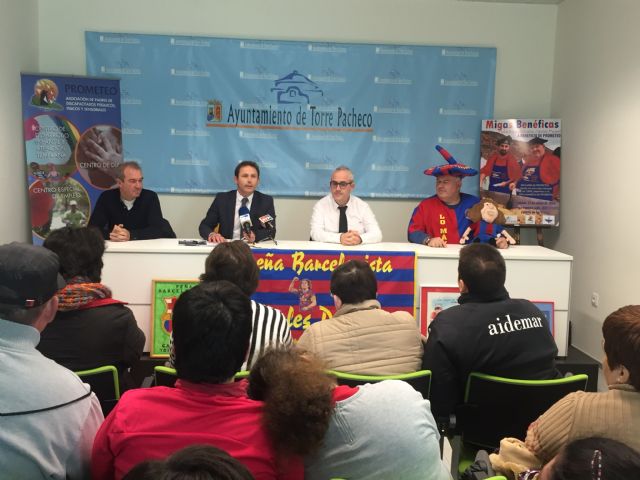 Migas solidarias, mercadillo, hinchables, ... objetivo colaborar con PROMETEO - 1, Foto 1