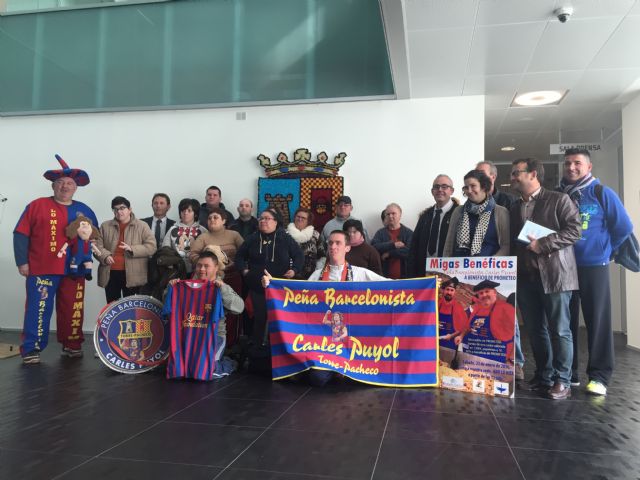 Migas solidarias, mercadillo, hinchables, ... objetivo colaborar con PROMETEO - 2, Foto 2