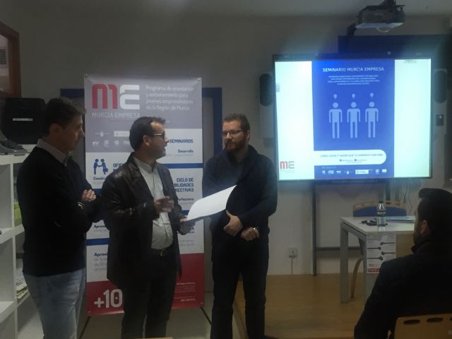 Durante la mañana de hoy 30 jóvenes del municipio de Torre-Pacheco han realizado el Taller Crea y haz que tu empresa funcione - 2, Foto 2