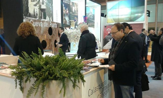 Los concejales de Turismo y Yacimientos Arqueológicos de Totana visitan FITUR con motivo del Día de la Región de Murcia - 4, Foto 4