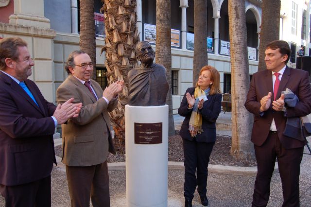 Inauguración del busto conmemorativo al primer rector de la Universidad de Murcia, José Loustau - 1, Foto 1