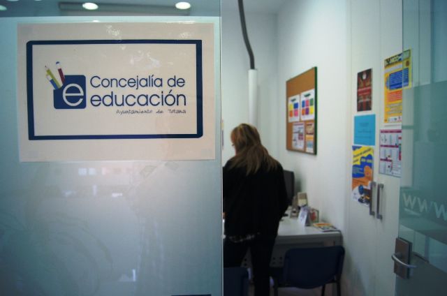 Education announces the tests for obtaining the Certificate in ESO aimed at people over 18, Foto 1