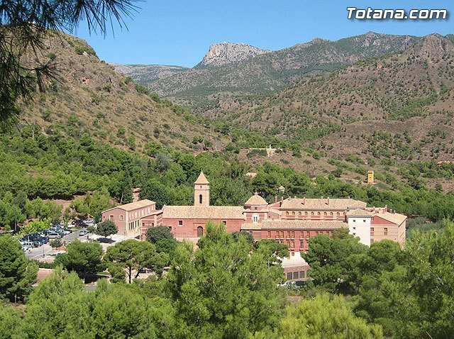 Organizan una ruta para dar a conocer la conexión entre el ser humano y el bosque en Sierra Espuña, Foto 1