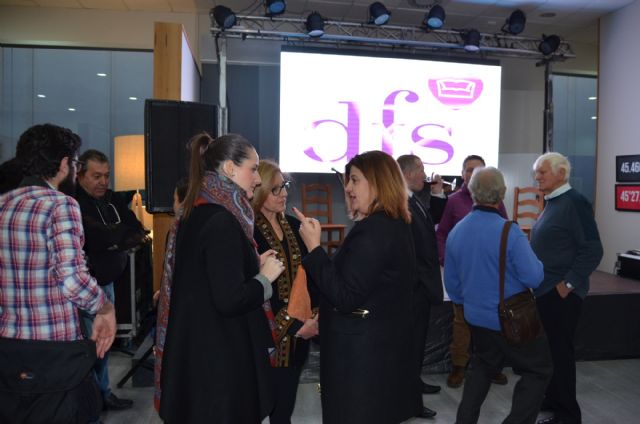 El líder británico en la fabricación de sofás, DFS, abrió ayer en San Javier su primera tienda en España - 2, Foto 2