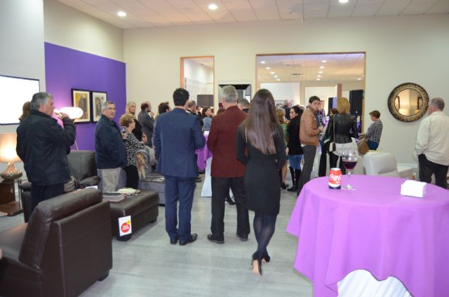 El líder británico en la fabricación de sofás, DFS, abrió ayer en San Javier su primera tienda en España - 3, Foto 3