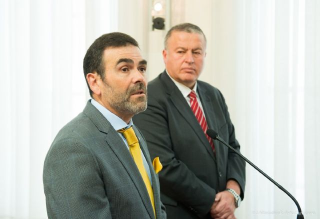 La ZAL y la mejora en las carreteras centran la reunión entre López y Bernabé - 3, Foto 3