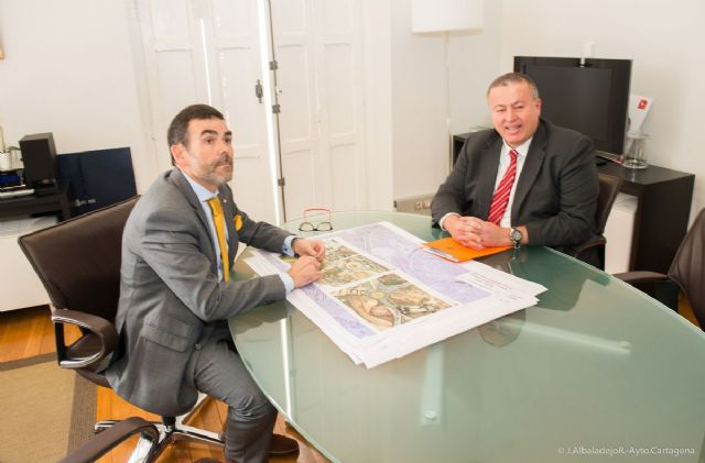 La ZAL y la mejora en las carreteras centran la reunión entre López y Bernabé - 4, Foto 4