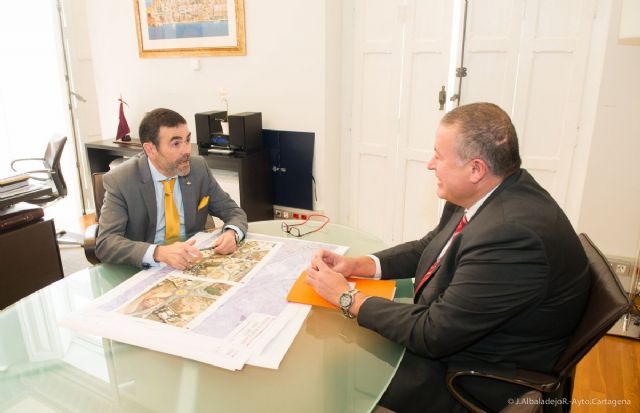La ZAL y la mejora en las carreteras centran la reunión entre López y Bernabé - 5, Foto 5