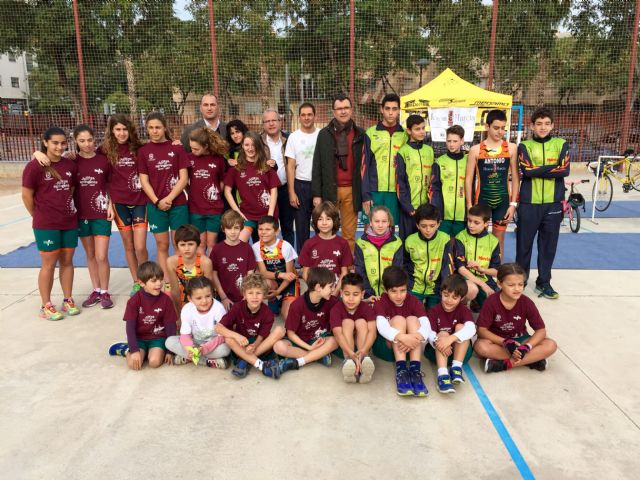 El Alcalde asiste a la exhibición ofrecida por las promesas del triatlón del Agringenia Murcia Sport Club - 2, Foto 2