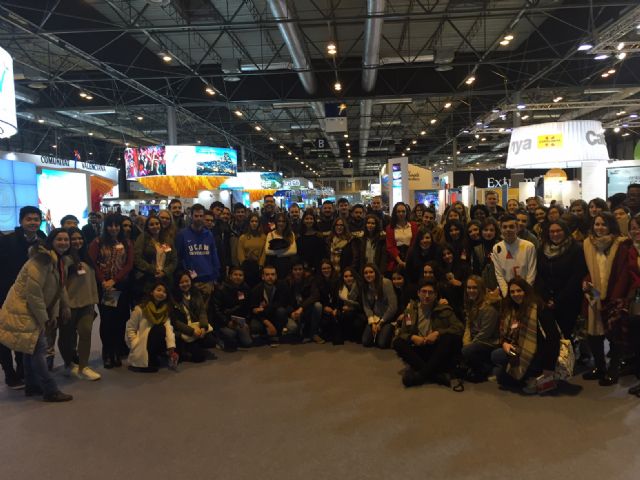 Más de 60 alumnos de Turismo de la UCAM visitan FITUR - 1, Foto 1